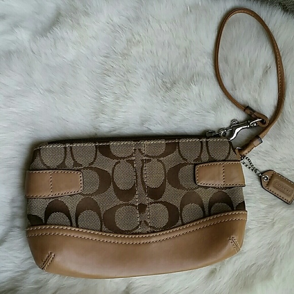 👜Coach signature tan/brown wristlet - Picture 2 of 8